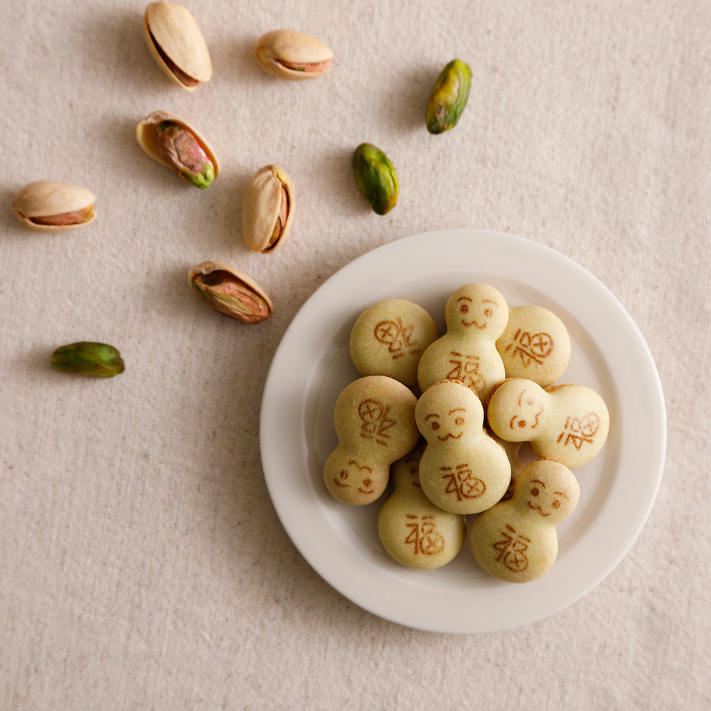 ピスタチオ香る、縁起もの。福だるま（ピスタチオ）金袋【月待庵「福だるま店」】
