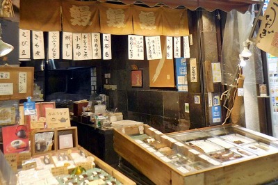 錦・大國屋・創業1912年、新鮮な川魚・鰻を扱う専門店