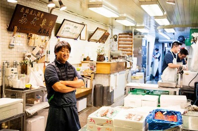 株式会社 丸弥太・創業大正8年、高級鮮魚店として錦丸弥太を開業